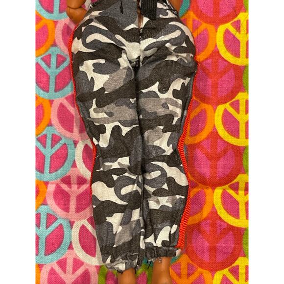 L.O.L Suprise OMG 2.8 - Downtown B.B Blue Long Hair Camo Pants 21A - Picture 4 of 6